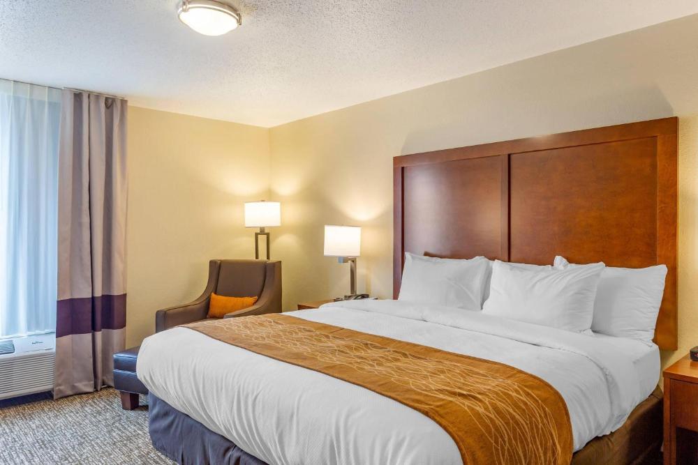 Superior King Suite - Non-Smoking interior
